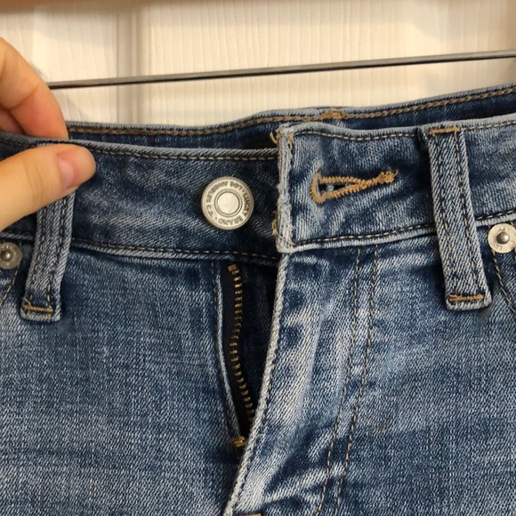 Lucky Brand light wash jeans - Picture 3 of 7